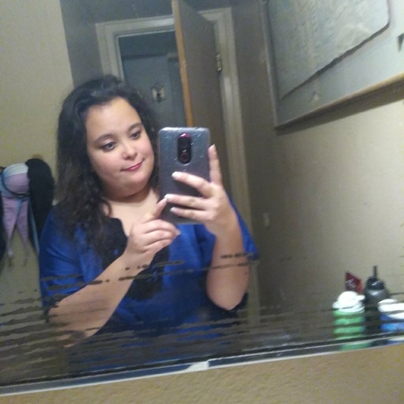 Meet your Posher, Taylor - Picture 2 of 2